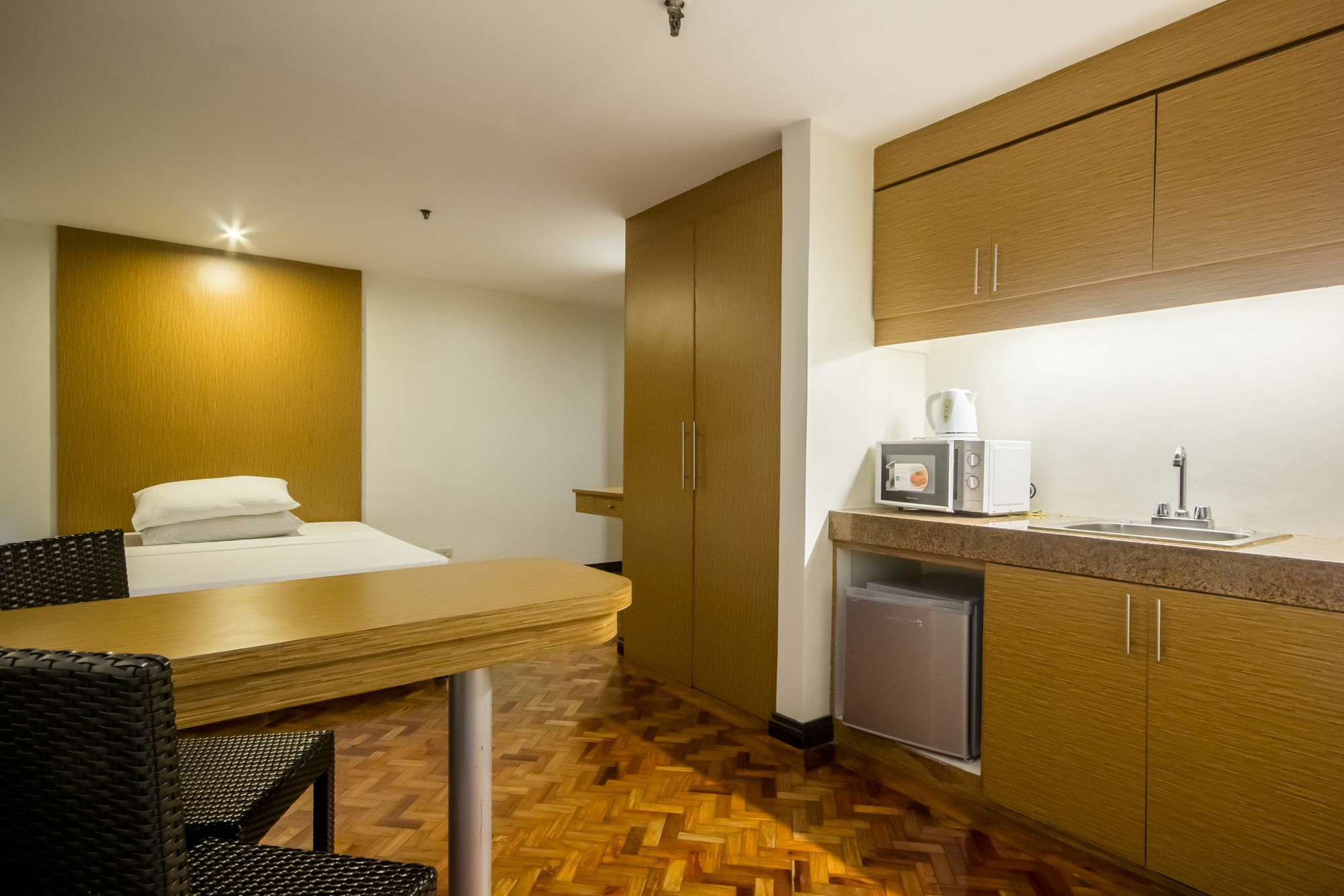 Salcedo Suites San Pedro Makati Exterior foto